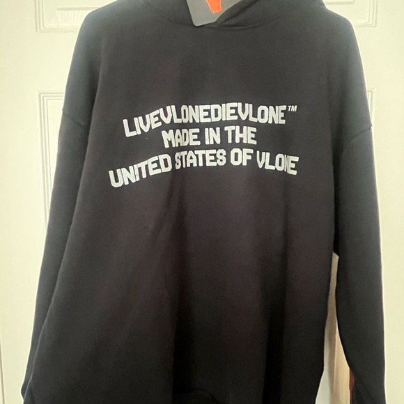 VLONE™
MADE IN THE UNTED STATES OF VLONE hoodie - Picture 2 of 10